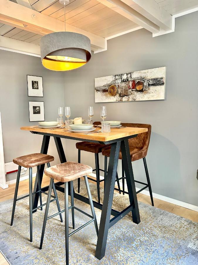 4ZKB wunderschöne Altbauwohnung über mehrere Etagen mit Dachterrasse und Schreibtisch direkt am Schloß Oldenburg Exterior foto