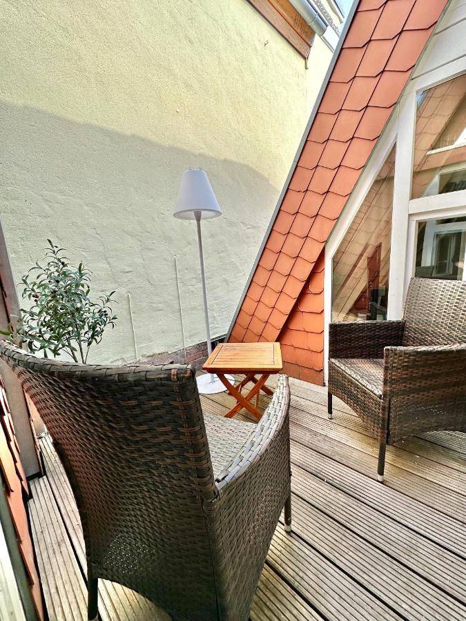 4ZKB wunderschöne Altbauwohnung über mehrere Etagen mit Dachterrasse und Schreibtisch direkt am Schloß Oldenburg Exterior foto