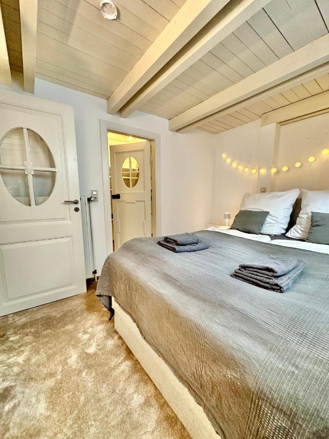 4ZKB wunderschöne Altbauwohnung über mehrere Etagen mit Dachterrasse und Schreibtisch direkt am Schloß Oldenburg Exterior foto