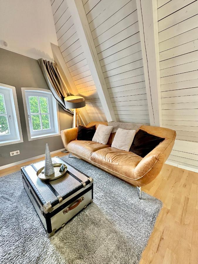 4ZKB wunderschöne Altbauwohnung über mehrere Etagen mit Dachterrasse und Schreibtisch direkt am Schloß Oldenburg Exterior foto